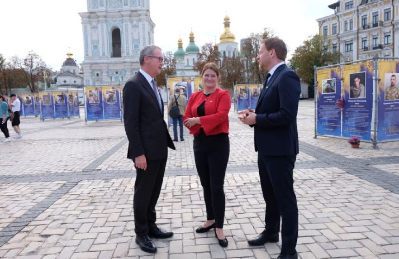 I Kiev: Fra venstre Idar Kreutzer fra NHO, Næringsminister Cecilie Myrseth og Ståle Torgersbråten, juridisk direktør i Eksfin
